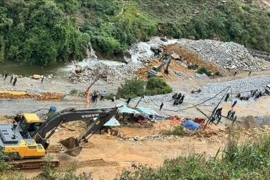 Lai Châu: Sạt lở đất thủy điện đang thi công, 5 công nhân tử vong