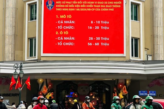 Lắp loạt màn hình LED tuyên truyền mức xử phạt giao thông theo Nghị định 168 tại Hà Nội