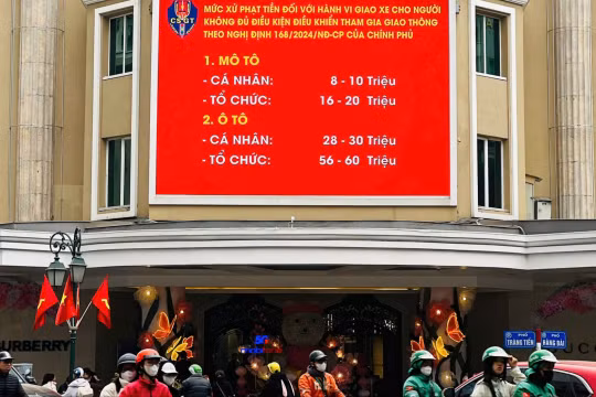 Lắp loạt màn hình LED tuyên truyền mức xử phạt giao thông theo Nghị định 168 tại Hà Nội