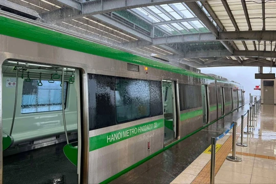 Ga Yên Nghĩa bị dột do hư hỏng từ bão Yagi 2024 chưa được sửa, Hanoi Metro nói gì?