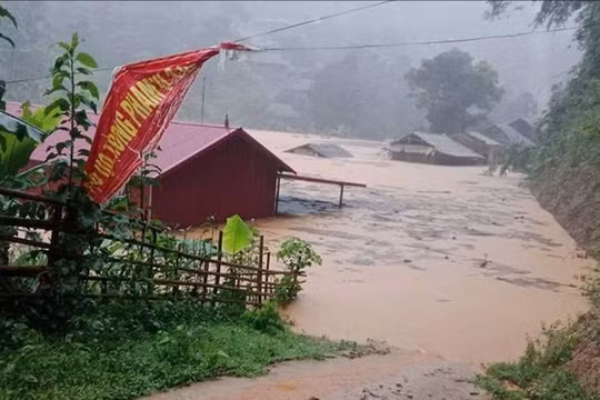 Sẵn sàng máy bay cứu trợ người dân vùng lũ bị cô lập