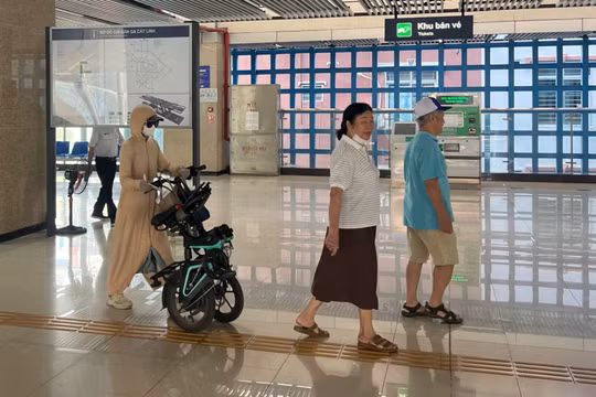 Hanoi Metro nói gì về tin cấm khách mang xe đạp điện lên tàu Cát Linh - Hà Đông?