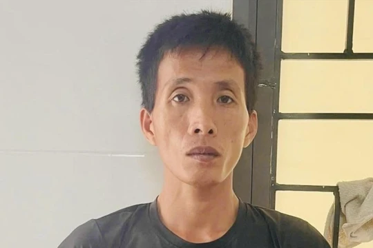 Tạm giữ người đàn ông bạo hành con riêng của vợ