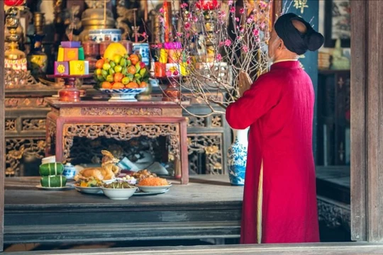 Văn khấn giao thừa Tết Ất Tỵ 2025 và ý nghĩa lễ cúng vào thời khắc trời đất giao hòa