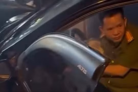 Cách chức đội trưởng với trung tá uống rượu lái ô tô, tông 10 xe máy ở Bắc Ninh