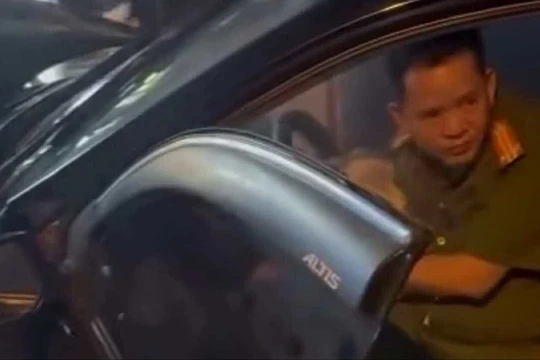 Cách chức đội trưởng với trung tá uống rượu lái ô tô, tông 10 xe máy ở Bắc Ninh