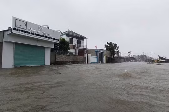 Bão số 5 - Kajiki đổ bộ Nghệ An - Hà Tĩnh, gây nhiều thiệt hại về người và tài sản