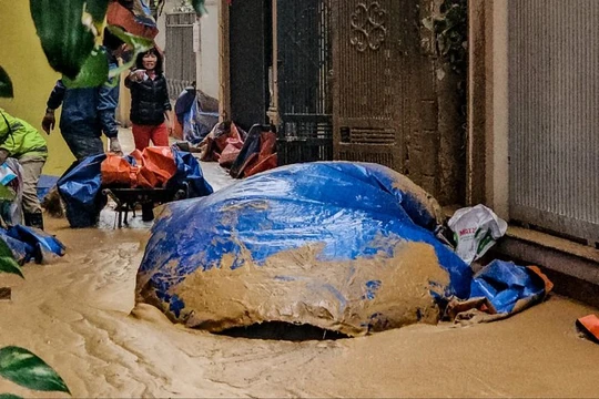 Di dời khẩn cấp 11 nhà dân vì lún vượt cảnh báo do đào hầm metro Nhổn – ga Hà Nội