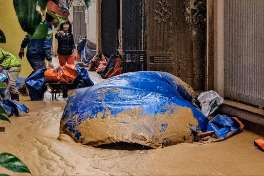 Di dời khẩn cấp 11 nhà dân vì lún vượt cảnh báo do đào hầm metro Nhổn – ga Hà Nội