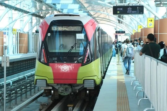 Hà Nội: Đường sắt trên cao chạy đến rạng sáng giao thừa Tết Ất Tỵ