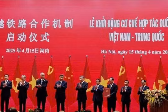 Việt Nam ký kết 7 văn kiện quan trọng về đường sắt, đường bộ với Trung Quốc