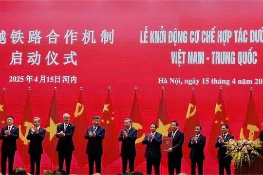 Việt Nam ký kết 7 văn kiện quan trọng về đường sắt, đường bộ với Trung Quốc