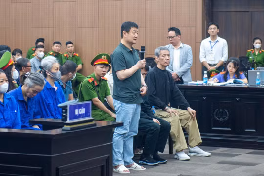 Vụ đánh bạc King Club: VSK đề nghị mức án cho các cựu quan chức, ca sĩ