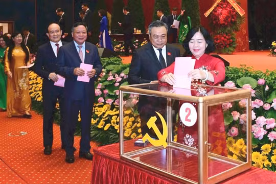 Bí thư Thành ủy Hà Nội Bùi Thị Minh Hoài tái cử Ban Chấp hành khóa XVIII