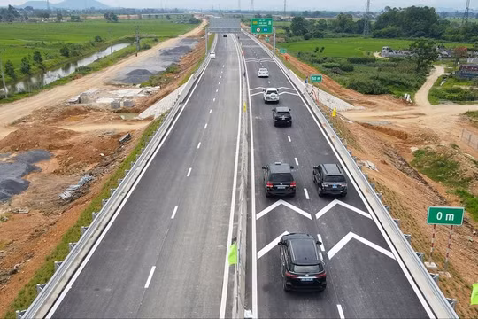 Loạt cao tốc Bắc - Nam thông xe, từ Hà Nội vào TP Nha Trang rút ngắn được bao nhiêu thời gian?