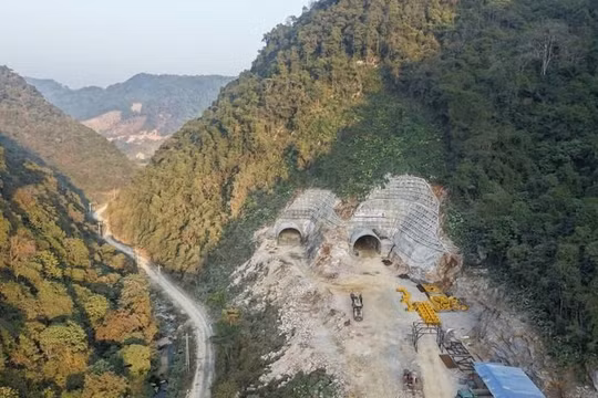 Thủ tướng chỉ đạo "nóng", yêu cầu đẩy nhanh tiến độ 2 cao tốc "xương sống" phía Bắc