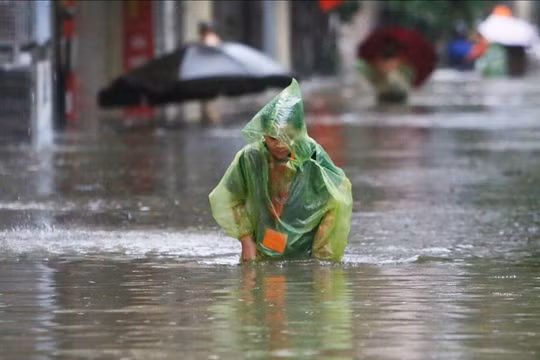 Hà Nội ra thông báo khẩn, điều chỉnh lịch học sau diễn biến mới của bão số 11