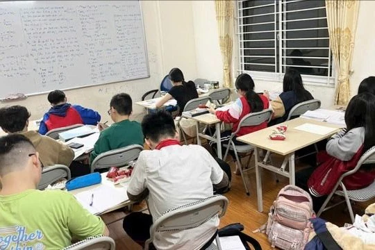 Thủ tướng yêu cầu xử lý nghiêm giáo viên dạy thêm sai quy định