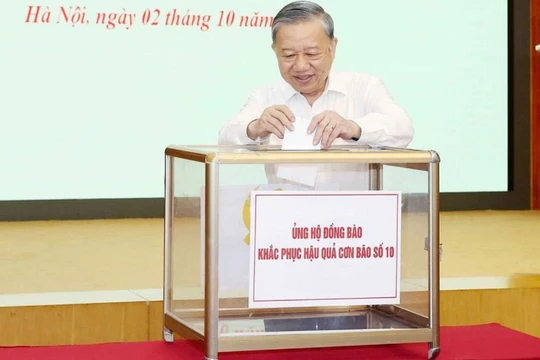 Tổng bí thư quyên góp ủng hộ đồng bào vùng bão lũ, yêu cầu khẩn trương khắc phục hậu quả