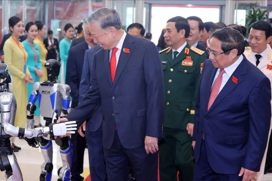 Tổng bí thư Tô Lâm tham quan triển lãm thành tựu khoa học, công nghệ và chuyển đổi số của Chính phủ