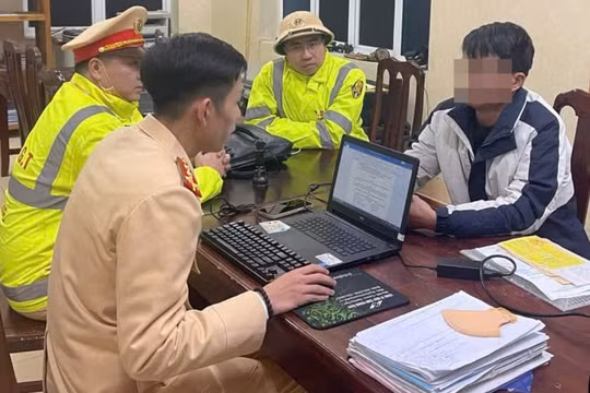 Tài xế xe đầu kéo cản trở đoàn xe ưu tiên ở Tuyên Quang bị xử lý