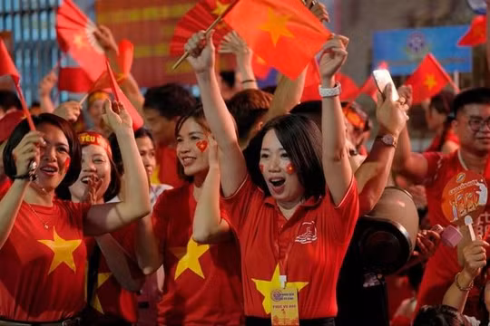 Mỗi người dân được tặng 100.000 đồng để "ăn Tết Độc lập" 