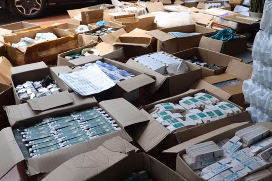 Triệt phá cơ sở sản xuất mỹ phẩm giả quy mô lớn, tiêu thụ hơn 100.000 đơn hàng trên Shopee, TikTok