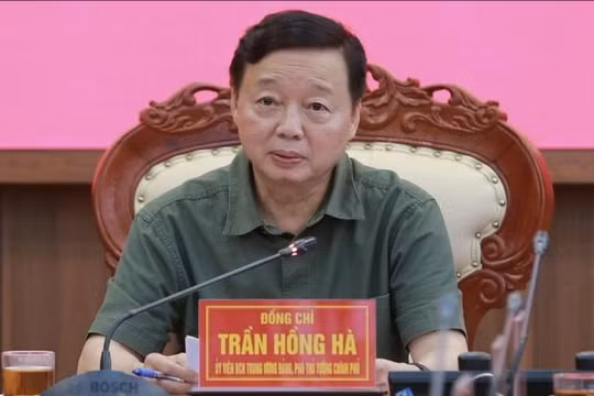 Bão số 10 đổ bộ trong đêm, Phó thủ tướng yêu cầu các địa phương hết sức cảnh giác