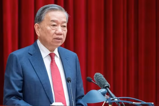 Bộ Chính trị yêu cầu khởi công các dự án giao thông, năng lượng, hạ tầng quốc gia