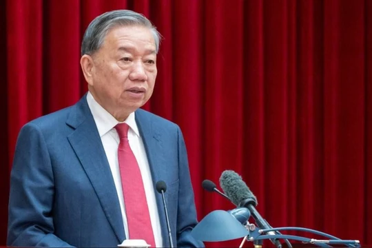 Bộ Chính trị yêu cầu khởi công các dự án giao thông, năng lượng, hạ tầng quốc gia