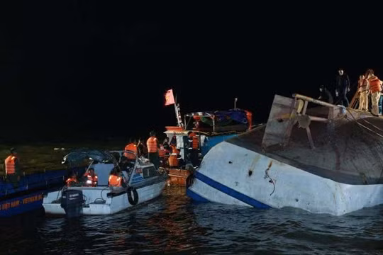 Vụ lật tàu vịnh Hạ Long: Tàu xuất bến trước khi có cảnh báo giông lốc