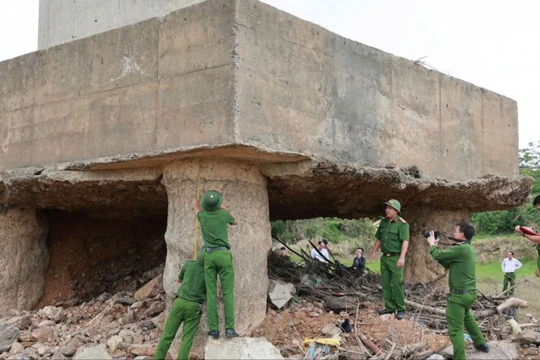 Khởi tố vụ án xây dựng cầu Sông Lô