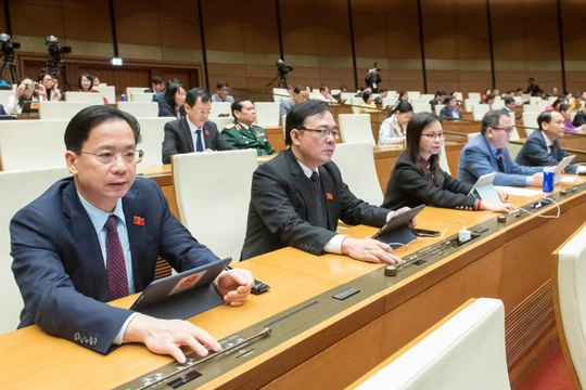 Quốc hội thông qua các Nghị quyết quan trọng cho 3 dự án lớn