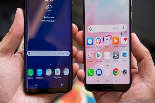 Bằng mắt thường đôi khi vẫn có thể phân biệt được đâu là chiếc điện thoại giả