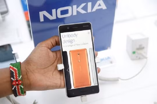 Mẫu Nokia 9 được cho là sẽ tích hợp công nghệ quét vân tay nhúng dưới màn hình như trên mẫu Vivo X21 UD (ảnh Reuters)