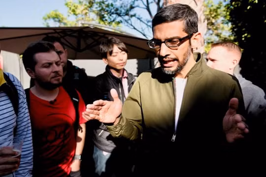 Ông Sundar Pichai, CEO của Google trả lời các phóng viên tại Google I/O 2018 (Ảnh Business Insider)