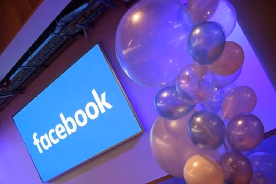 Facebook sẽ đưa Instagram Stories lên WhatsApp vào cuối năm nay (Ảnh Reuters)