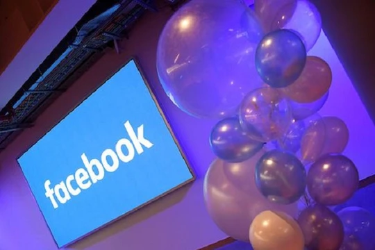 Facebook sẽ đưa Instagram Stories lên WhatsApp vào cuối năm nay (Ảnh Reuters)