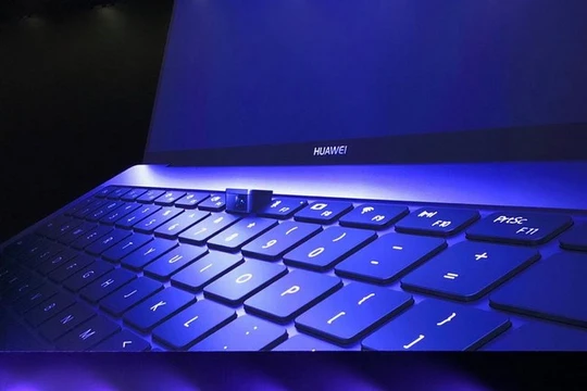 Tại MWC năm nay, Huawei trình làng bộ ba sản phẩm di động có viền màn hình cực mỏng (Ảnh The Verge)