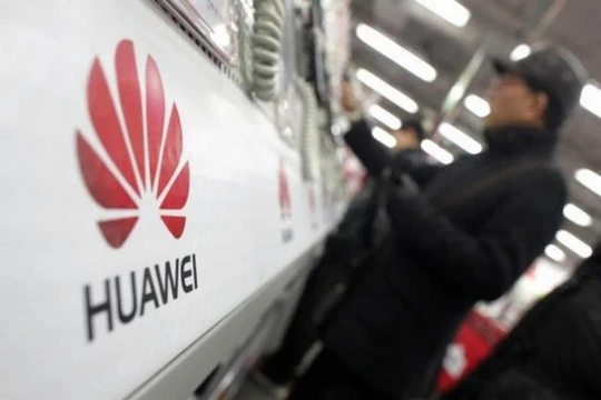 Tính năng kỹ thuật của chiếc điện thoại Huawei P20 Lite có thể đã bị hồ sơ FCC làm lộ (ảnh Reuters)