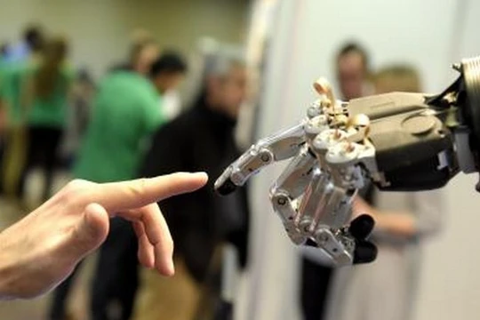 Erica, một robot Nhật Bản 23 tuổi, đang chuẩn bị mọi mặt để chuẩn bị bắt đầu vai trò mới của mình với tư cách một phát thanh viên vào tháng 4/2018 (ảnh Reuters)