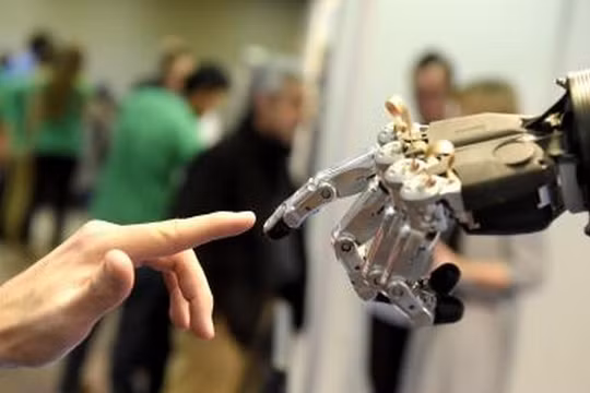 Erica, một robot Nhật Bản 23 tuổi, đang chuẩn bị mọi mặt để chuẩn bị bắt đầu vai trò mới của mình với tư cách một phát thanh viên vào tháng 4/2018 (ảnh Reuters)