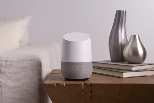 Loa thông minh Google Home (ảnh: Business Insider)
