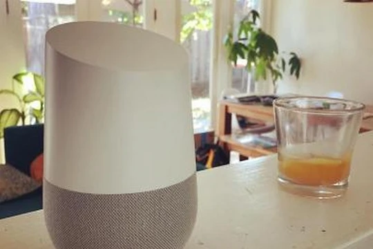 Loa Google Home (Ảnh Reuters)