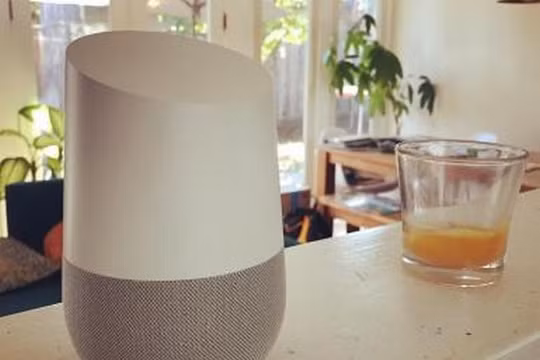 Loa Google Home (Ảnh Reuters)
