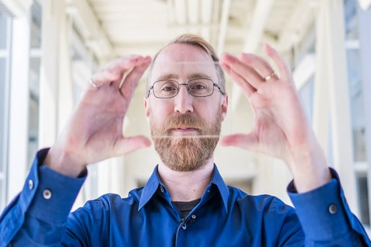 Tấm thu năng lượng mặt trời trong suốt (MSU)