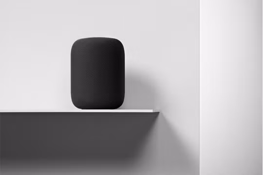 Apple HomePod sẽ phải cạnh tranh quyết liện với Amazon Echo và Google Home để giành giật thị phần cho mình (ảnh Reuters)