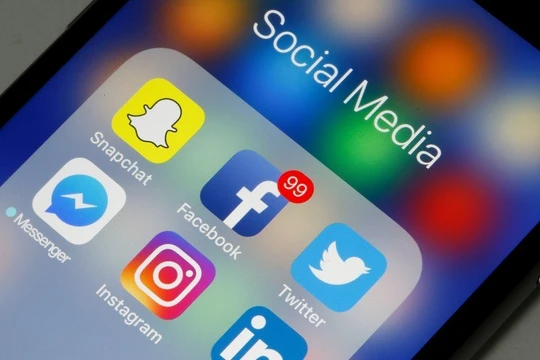 Các mạng xã hội luôn tìm cách thu thập thông tin của người dùng (ảnh: Common Dreams)
