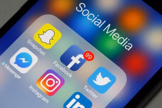 Các mạng xã hội luôn tìm cách thu thập thông tin của người dùng (ảnh: Common Dreams)