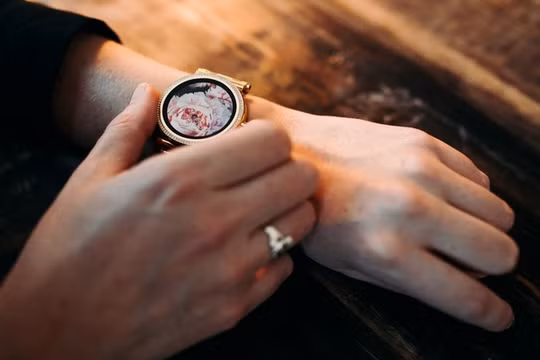 Chiếc đồng hồ thông minh Micheal Kors Access Sofie (Ảnh Business Insider)